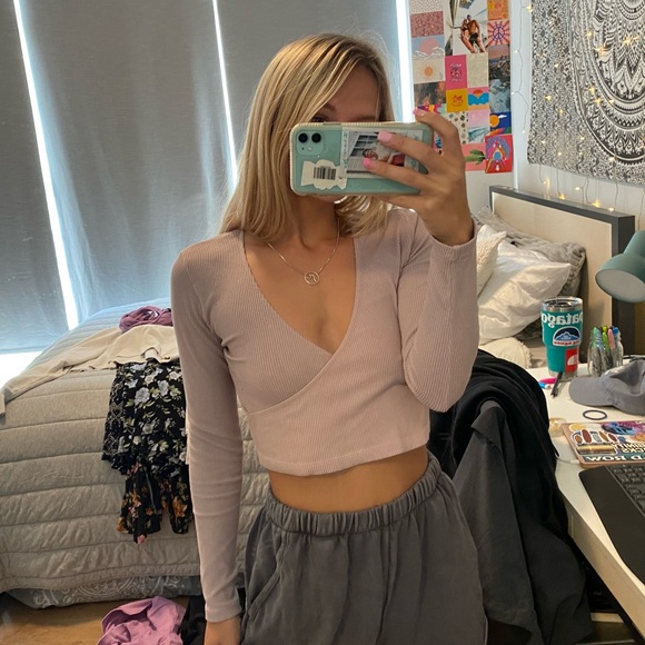 Baby pink wicking fabric seamless workout top! - Picture 2 of 2